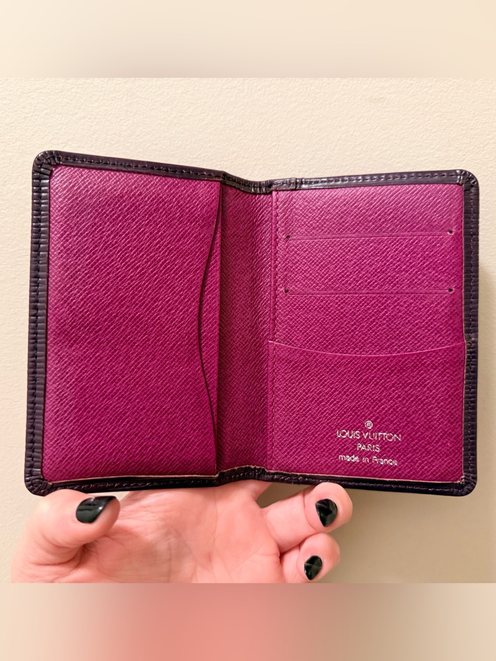 *Authentic* Louis Vuitton - Purple Epi Leather Card Holder - Picture 3 of 13